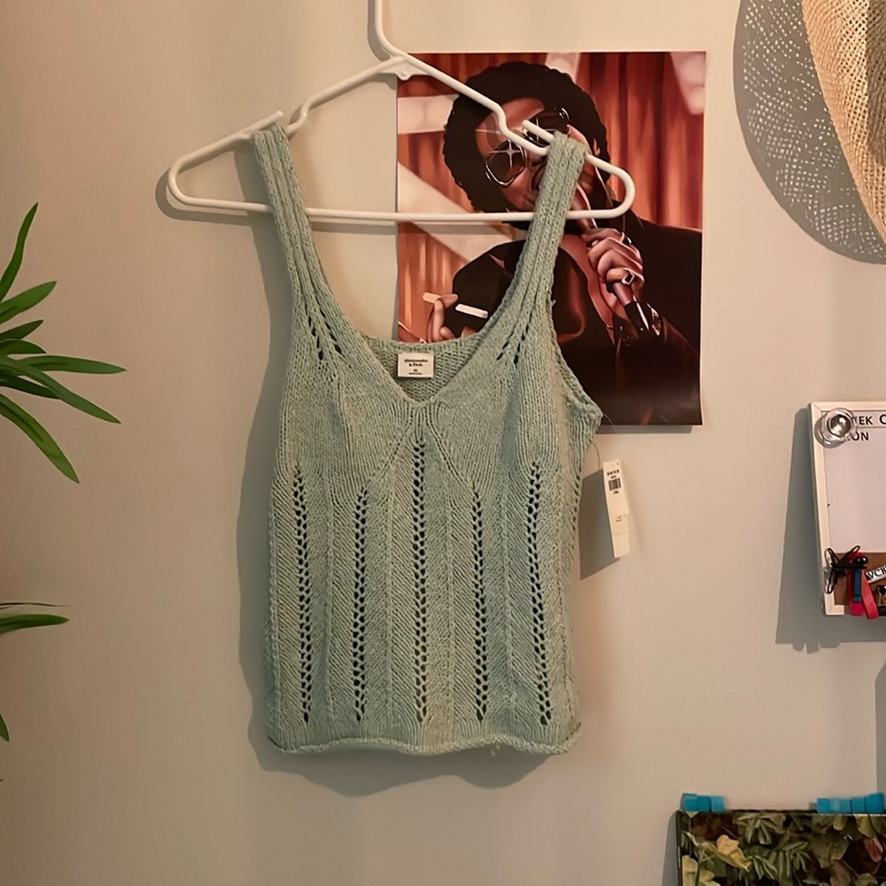 Abercrombie & Finch green tank top